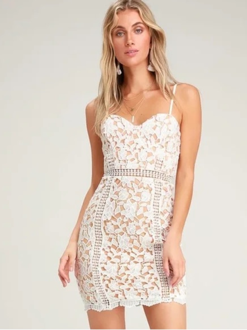 NWT Lulu’s White Floral Lace Dress, Size M.